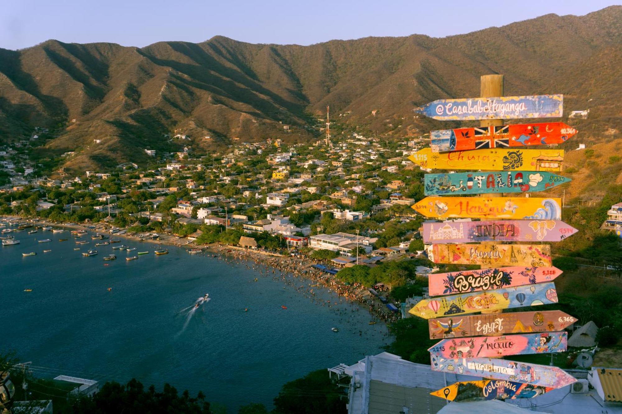 Casa Babel Taganga Hotel ซันตามาร์ตา ภายนอก รูปภาพ