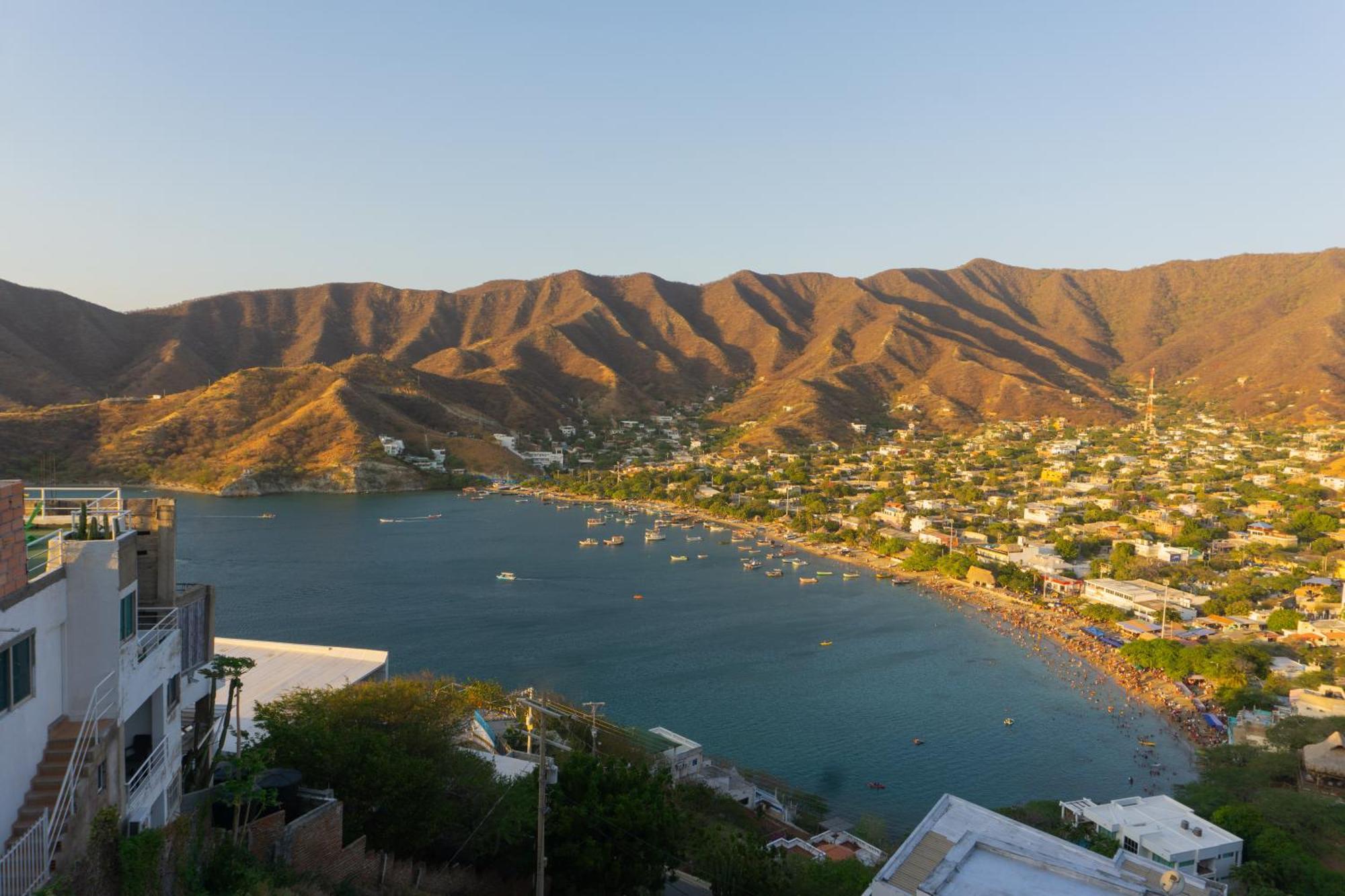 Casa Babel Taganga Hotel ซันตามาร์ตา ภายนอก รูปภาพ